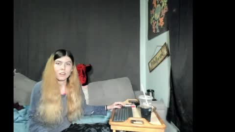 Snapshot of roxihazeleyes chatting on 04-09-26, 03:17 roxihazeleyes online show from 04-09-26, 03:17