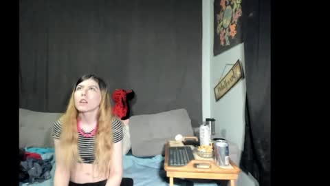 Snapshot of roxihazeleyes chatting on 04-09-26, 06:19 roxihazeleyes online show from 04-09-26, 06:19