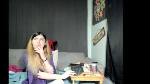 Snapshot of roxihazeleyes chatting on 04-10-26, 03:56 roxihazeleyes online show from 04-10-26, 03:56