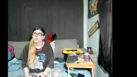 Snapshot of roxihazeleyes chatting on 04-13-26, 11:21 roxihazeleyes online show from 04-13-26, 11:21