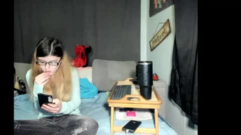Snapshot of roxihazeleyes chatting on 04-21-26, 02:51 roxihazeleyes online show from 04-21-26, 02:51