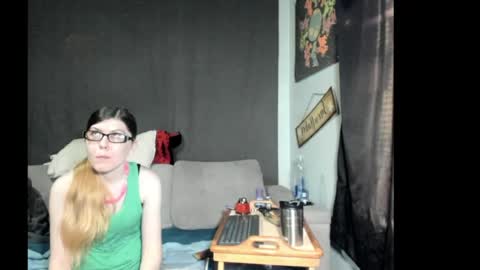 Snapshot of roxihazeleyes chatting on 04-25-26, 01:41 roxihazeleyes online show from 04-25-26, 01:41