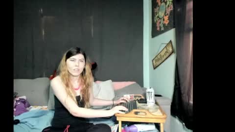Snapshot of roxihazeleyes chatting on 04-28-26, 06:24 roxihazeleyes online show from 04-28-26, 06:24