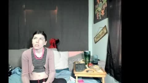 Snapshot of roxihazeleyes chatting on 04-29-26, 11:55 roxihazeleyes online show from 04-29-26, 11:55