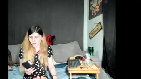 Snapshot of roxihazeleyes chatting on 05-01-26, 06:51 roxihazeleyes online show from 05-01-26, 06:51