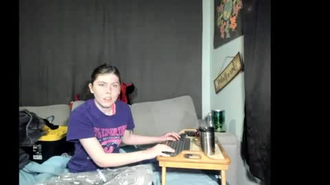 Snapshot of roxihazeleyes chatting on 05-04-26, 02:40 roxihazeleyes online show from 05-04-26, 02:40