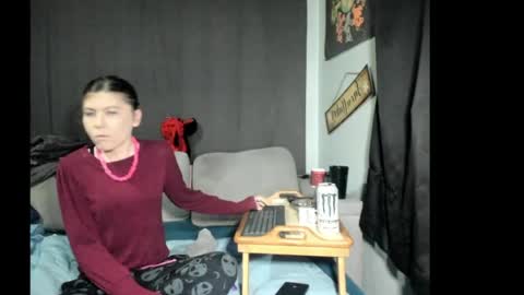 Snapshot of roxihazeleyes chatting on 05-11-26, 12:38 roxihazeleyes online show from 05-11-26, 12:38