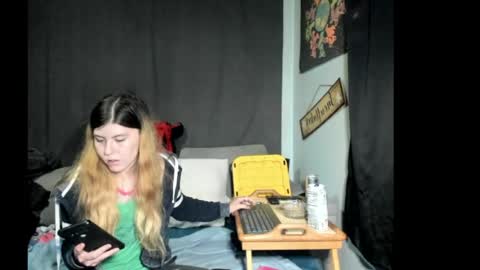 roxihazeleyes online show from 05-13-26, 02:42