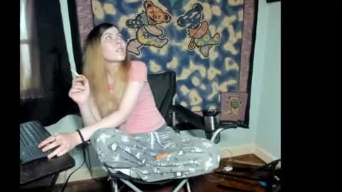 roxihazeleyes online show from 06-24-26, 04:17