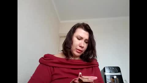 Snapshot of roxolanaa_sexy chatting on 04-15-26, 08:43 ROXOLANAA SEXY online show from 04-15-26, 08:43
