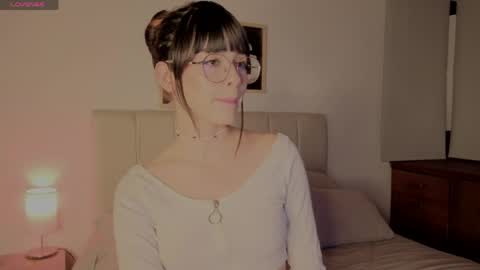 Snapshot of roxxy_mora chatting on 04-04-26, 12:53 Roxxy online show from 04-04-26, 12:53