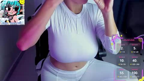 Snapshot of roxy_clark chatting on 09-30-25, 08:19 Annah online show from 09-30-25, 08:19