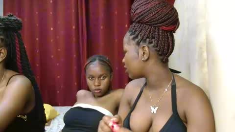 Snapshot of roxy_heather chatting on 02-16-26, 03:41 Roxy online show from 02-16-26, 03:41