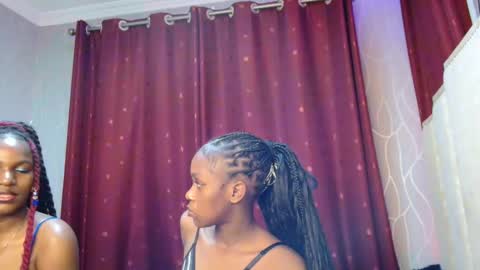 Snapshot of roxy_heather chatting on 02-25-26, 04:05 Roxy online show from 02-25-26, 04:05