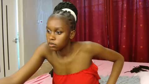 Snapshot of roxy_heather chatting on 02-27-26, 06:24 Roxy online show from 02-27-26, 06:24