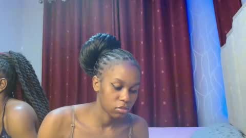 Snapshot of roxy_heather chatting on 02-27-26, 06:30 Roxy online show from 02-27-26, 06:30