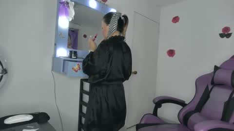 Roxy online show from 05-05-26, 01:57