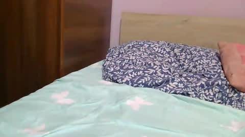 Snapshot of roxy_secrets chatting on 01-14-25, 06:49 roxy secrets online show from 01-14-25, 06:49