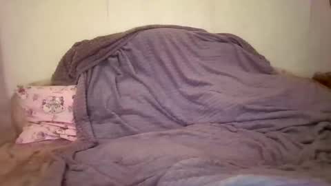 Snapshot of roxy_secrets chatting on 10-11-25, 01:31 roxy secrets online show from 10-11-25, 01:31