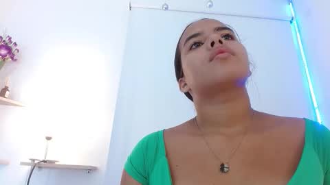 roxy_stone1 online show from 09-15-25, 07:25