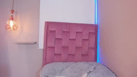 roxy_stone1 online show from 05-07-26, 04:45
