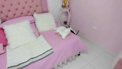 Snapshot of roxy_swt7 chatting on 05-25-26, 03:56 roxy_swt7 online show from 05-25-26, 03:56