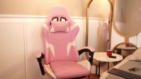 Roxy  online show from 10-11-25, 01:20