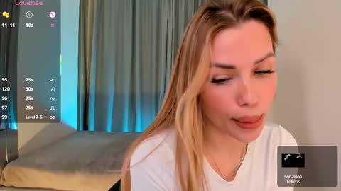 Roxy follow me online show from 09-21-25, 01:35