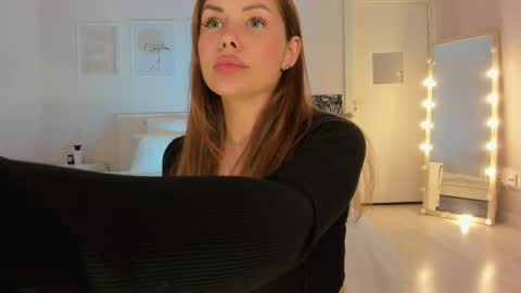Roxy follow me online show from 04-29-26, 05:30