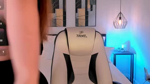 Roxy follow me online show from 05-14-26, 11:39