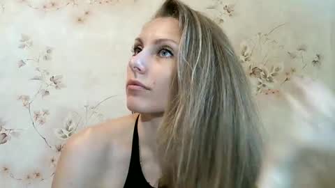 roxyfox18x01 online show from 06-11-26, 07:28