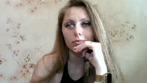 roxyfox18x01 online show from 06-15-26, 07:21