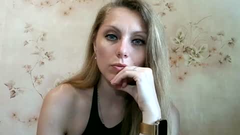 roxyfox18x01 online show from 06-16-26, 08:06