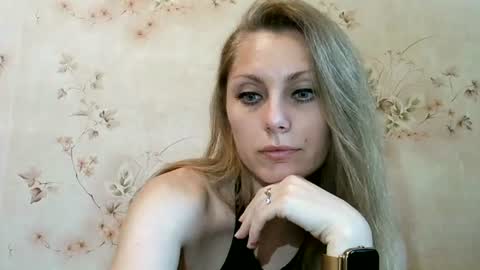 roxyfox18x01 online show from 06-17-26, 07:22