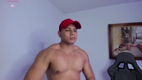 Snapshot of roy__constance chatting on 05-04-26, 04:19 Roy Constance online show from 05-04-26, 04:19