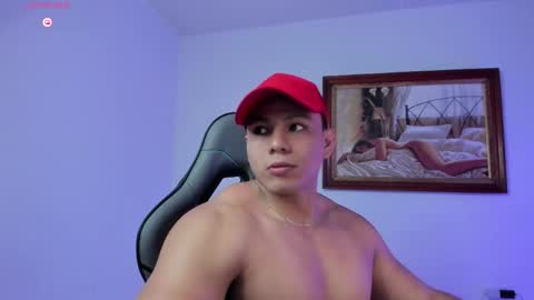 Snapshot of roy__constance chatting on 05-10-26, 04:39 Roy Constance online show from 05-10-26, 04:39