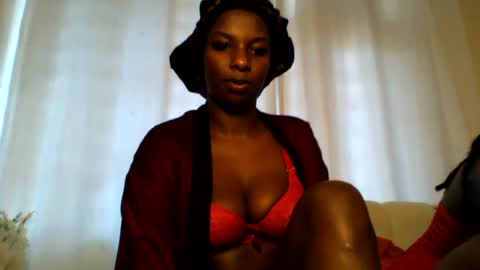 Snapshot of royal_petite10 chatting on 06-27-26, 11:15 kate online show from 06-27-26, 11:15
