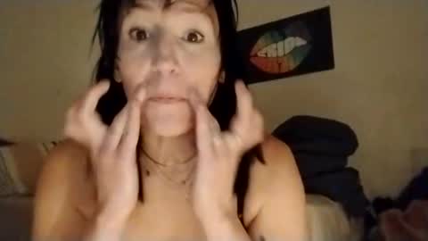 Snapshot of royaltycakes chatting on 11-14-25, 11:13 royaltycakes online show from 11-14-25, 11:13