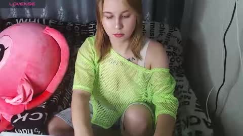 Snapshot of royangela chatting on 09-22-25, 02:30 angela online show from 09-22-25, 02:30