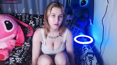 Snapshot of royangela chatting on 09-23-25, 02:53 angela online show from 09-23-25, 02:53