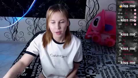 Snapshot of royangela chatting on 10-13-25, 07:41 angela online show from 10-13-25, 07:41