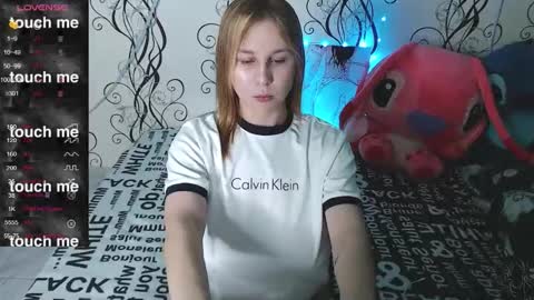 Snapshot of royangela chatting on 10-25-25, 05:30 angela online show from 10-25-25, 05:30