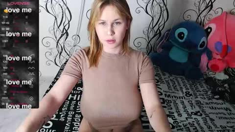 Snapshot of royangela chatting on 11-02-25, 06:05 angela online show from 11-02-25, 06:05