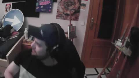 Snapshot of royer04 chatting on 10-24-25, 06:54 royer04 online show from 10-24-25, 06:54