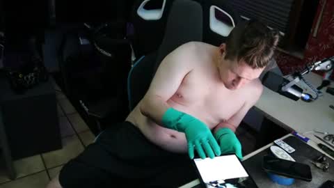 rubberglovebird online show from 06-30-26, 01:28