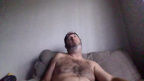 Snapshot of rubbingoneout714 chatting on 04-21-26, 03:39 rubbingoneout714 online show from 04-21-26, 03:39