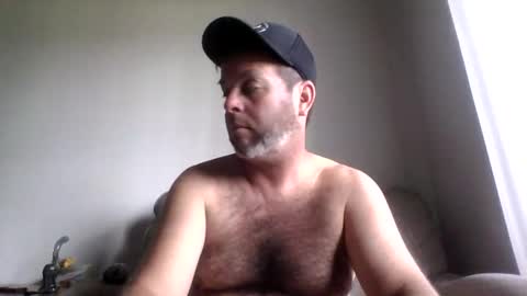 Snapshot of rubbingoneout714 chatting on 04-26-26, 08:39 rubbingoneout714 online show from 04-26-26, 08:39