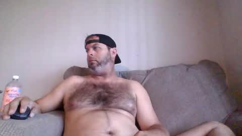 Snapshot of rubbingoneout714 chatting on 05-01-26, 04:33 rubbingoneout714 online show from 05-01-26, 04:33