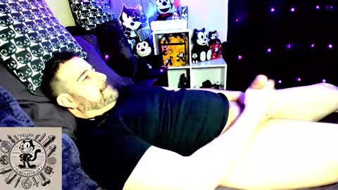 Snapshot of rubenator69 chatting on 02-21-26, 04:46 Ruben online show from 02-21-26, 04:46