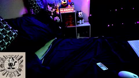 Snapshot of rubenator69 chatting on 02-25-26, 12:09 Ruben online show from 02-25-26, 12:09